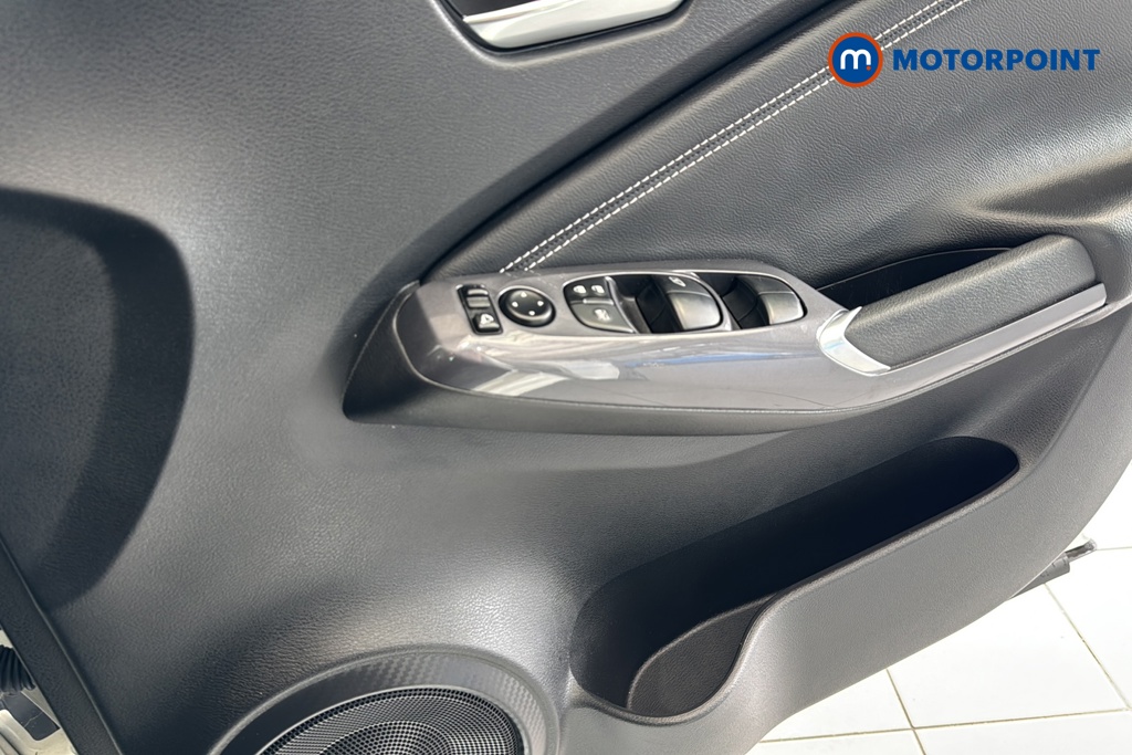Nissan Juke N-Connecta Manual Petrol SUV - Stock Number (1640571) - 10th supplementary image