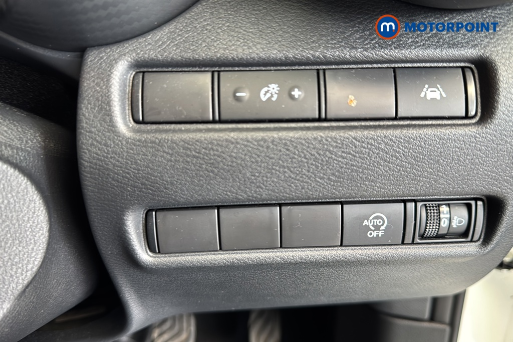 Nissan Juke N-Connecta Manual Petrol SUV - Stock Number (1640571) - 11th supplementary image