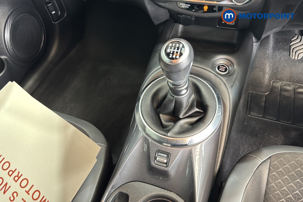Nissan Juke N-Connecta Manual Petrol SUV - Stock Number (1640571) - 15th supplementary image