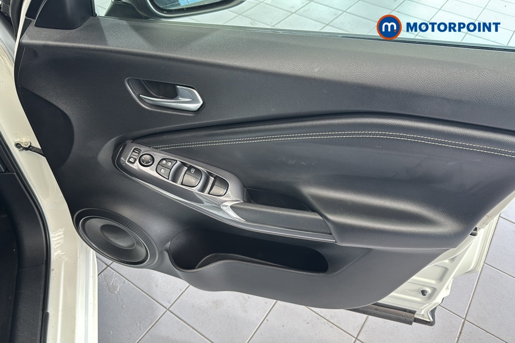 Nissan Juke N-Connecta Manual Petrol SUV - Stock Number (1640571) - 18th supplementary image