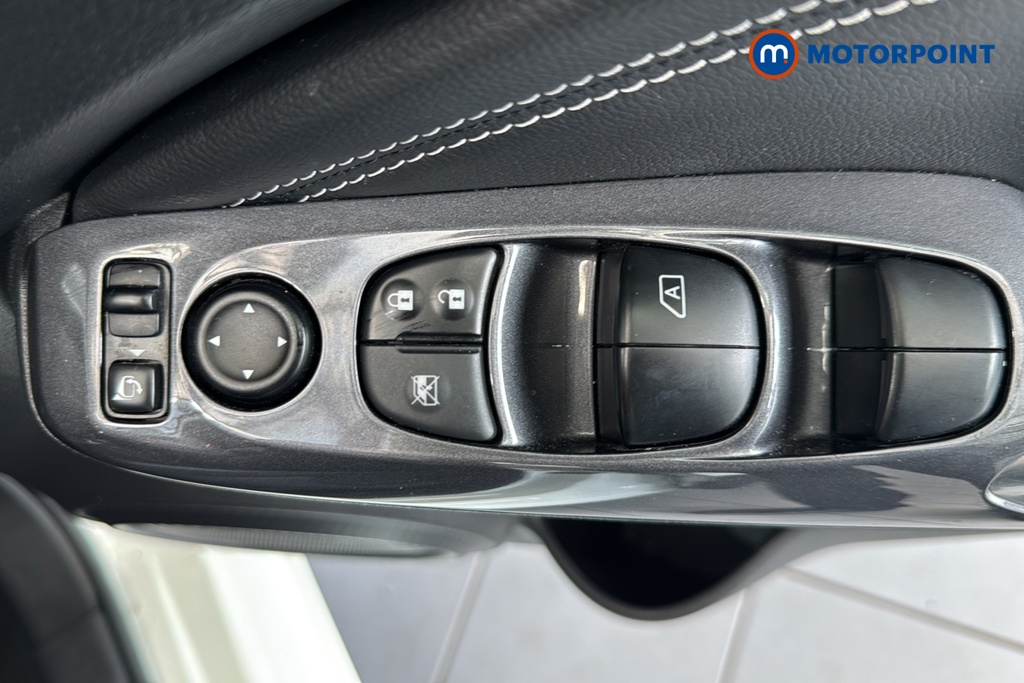 Nissan Juke N-Connecta Manual Petrol SUV - Stock Number (1640571) - 19th supplementary image