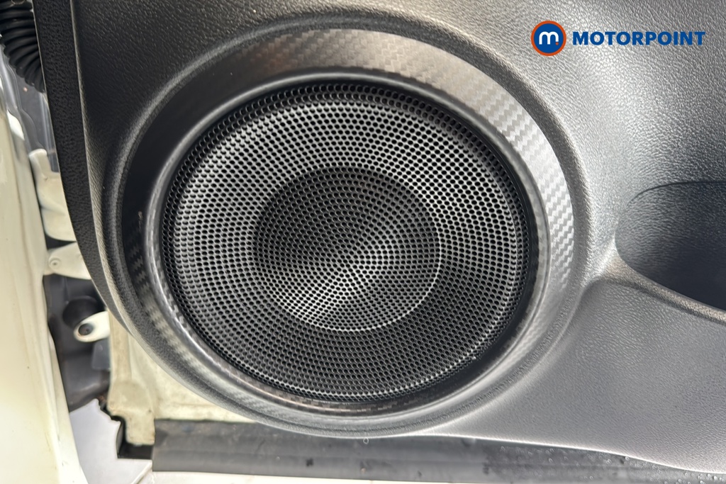 Nissan Juke N-Connecta Manual Petrol SUV - Stock Number (1640571) - 21st supplementary image