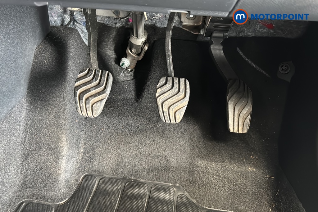Nissan Juke N-Connecta Manual Petrol SUV - Stock Number (1640571) - 24th supplementary image