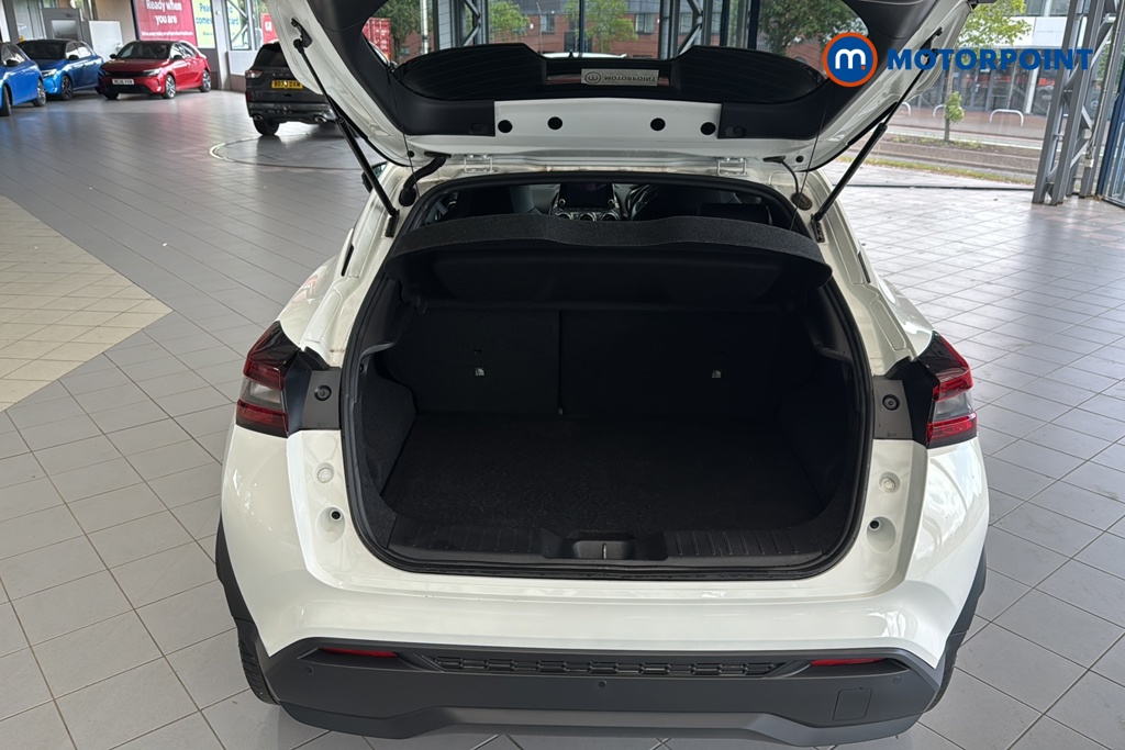 Nissan Juke N-Connecta Manual Petrol SUV - Stock Number (1640571) - 30th supplementary image