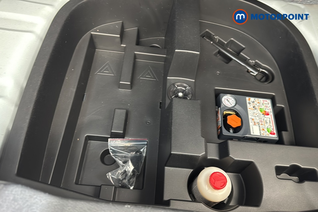 Nissan Juke N-Connecta Manual Petrol SUV - Stock Number (1640571) - 33rd supplementary image
