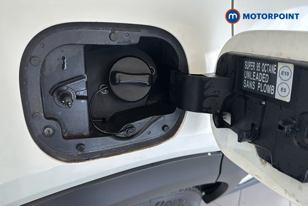 Nissan Juke N-Connecta Manual Petrol SUV - Stock Number (1640571) - 41st supplementary image