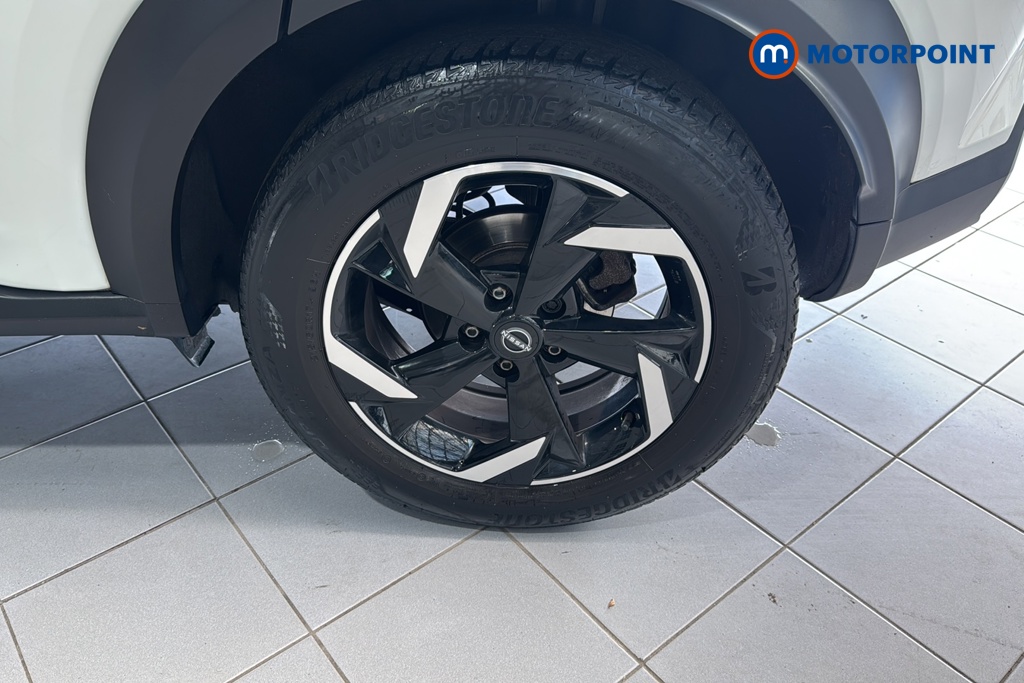 Nissan Juke N-Connecta Manual Petrol SUV - Stock Number (1640571) - 45th supplementary image