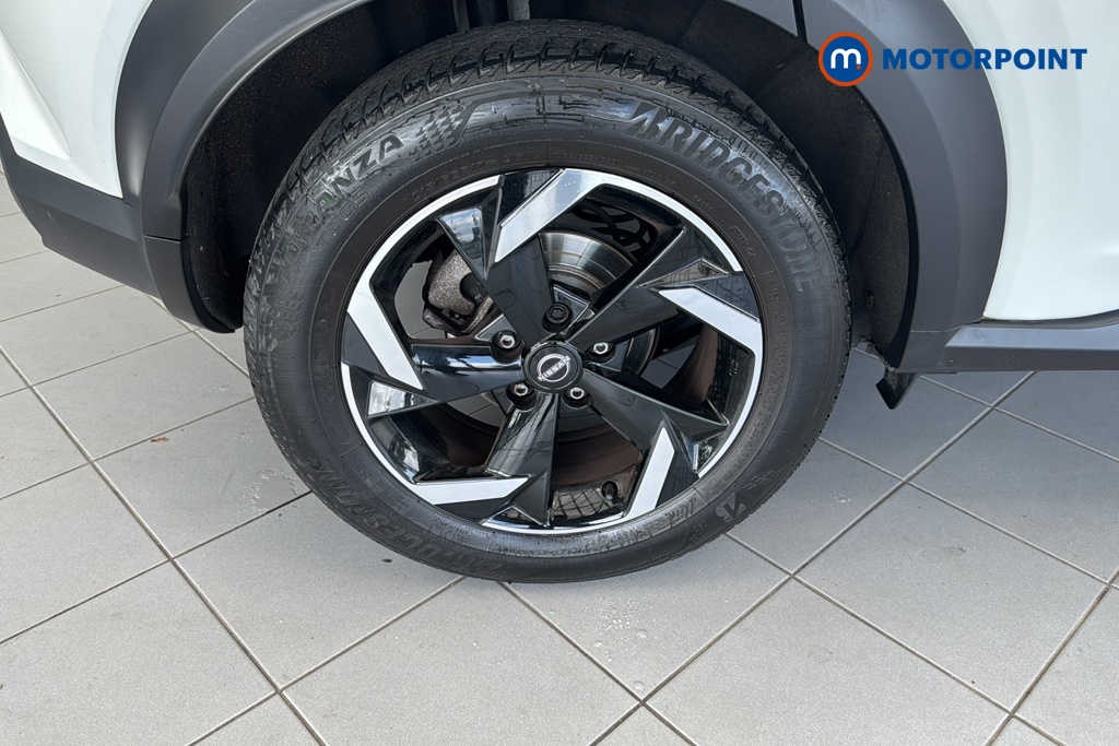 Nissan Juke N-Connecta Manual Petrol SUV - Stock Number (1640571) - 46th supplementary image