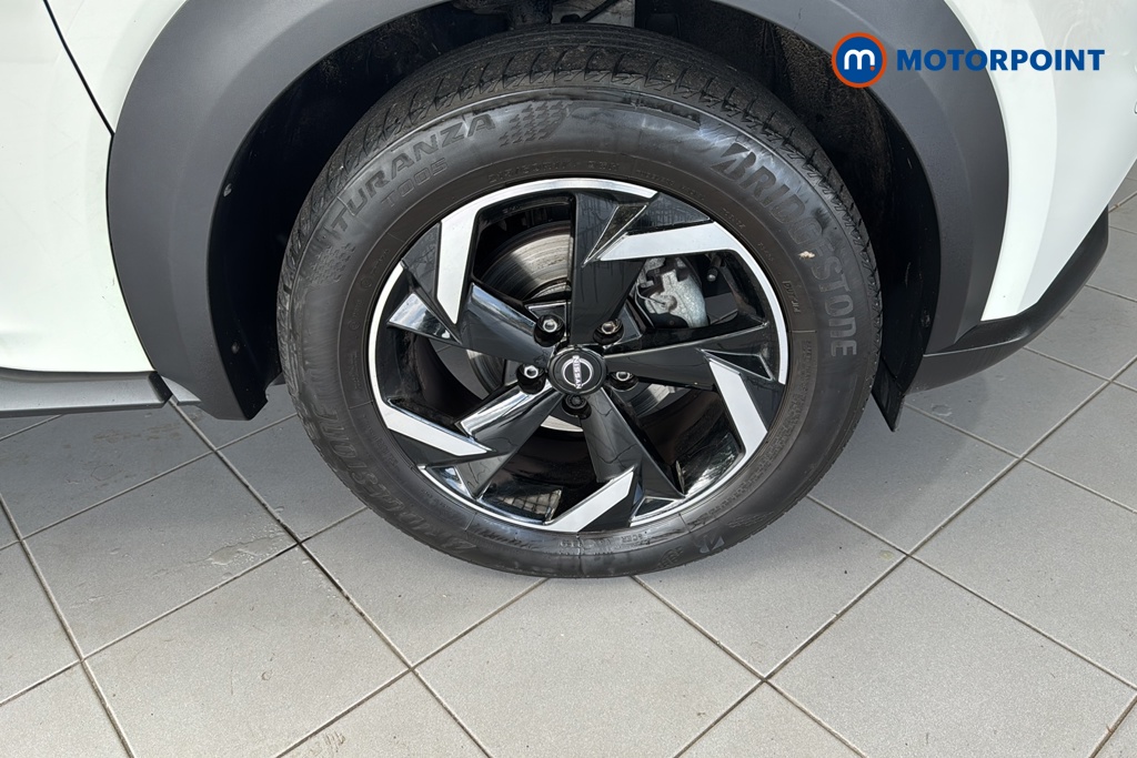 Nissan Juke N-Connecta Manual Petrol SUV - Stock Number (1640571) - 47th supplementary image