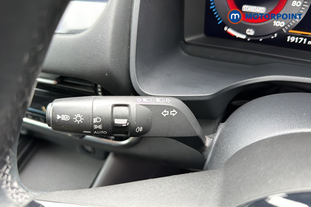 Nissan Qashqai N-Connecta Automatic Petrol-Electric Hybrid SUV - Stock Number (1642340) - 5th supplementary image