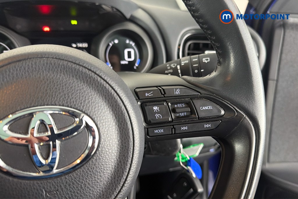 Toyota Yaris Design Automatic Petrol-Electric Hybrid Hatchback - Stock Number (1643296) - 4th supplementary image
