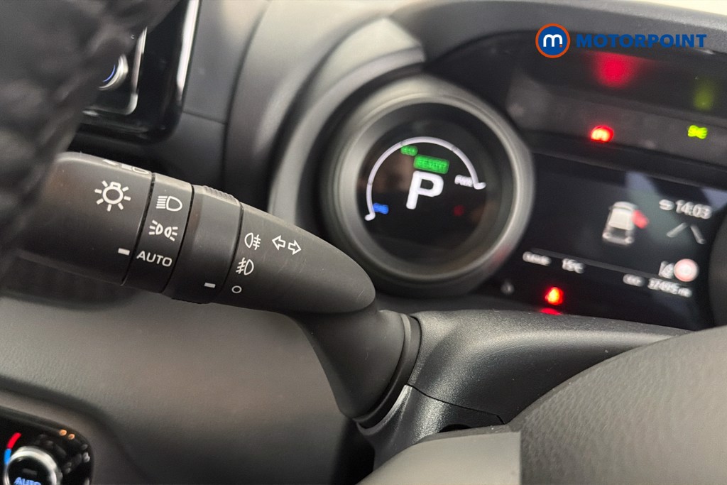 Toyota Yaris Design Automatic Petrol-Electric Hybrid Hatchback - Stock Number (1643296) - 6th supplementary image
