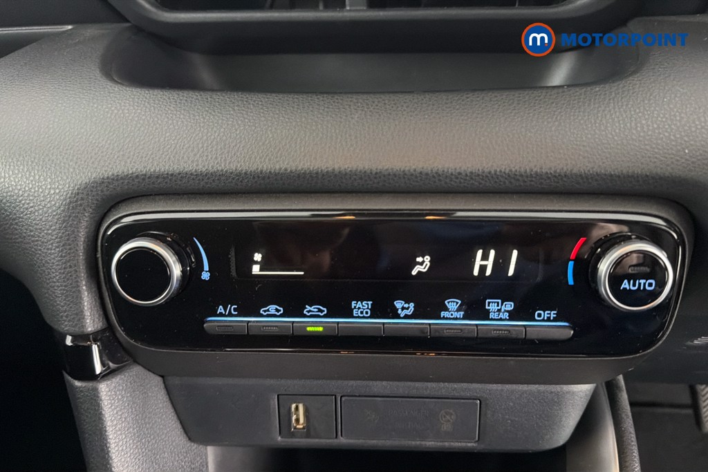 Toyota Yaris Design Automatic Petrol-Electric Hybrid Hatchback - Stock Number (1643296) - 12th supplementary image