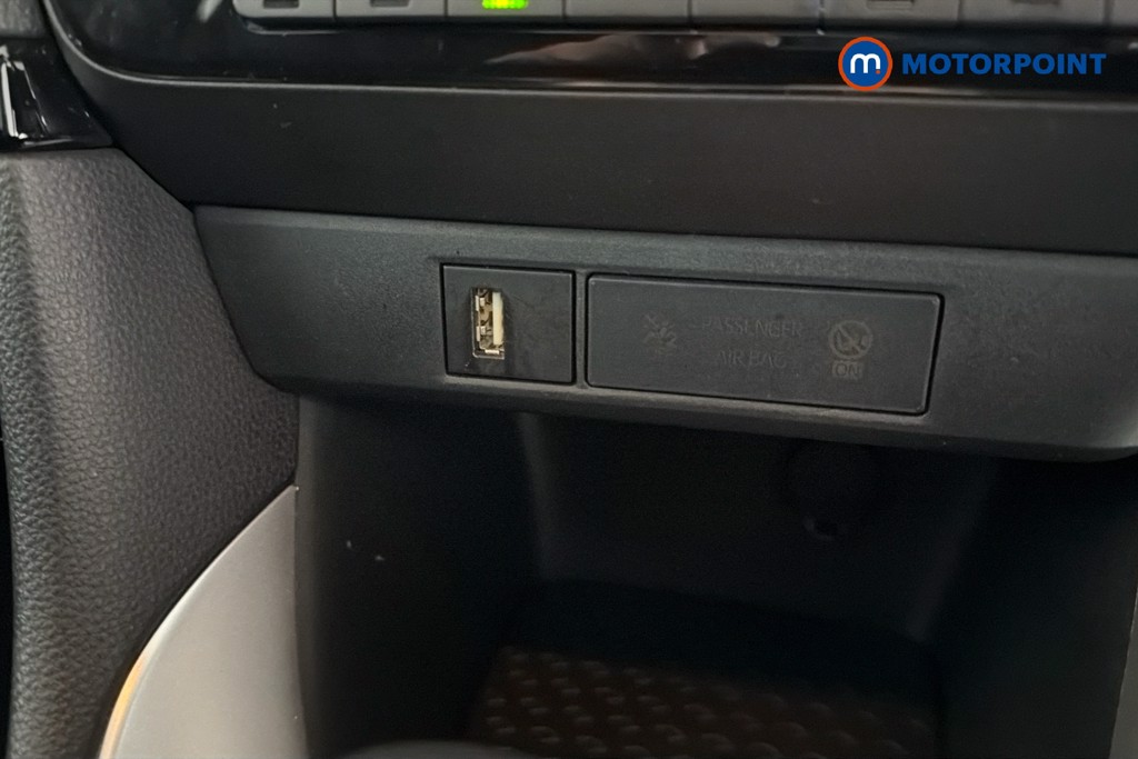 Toyota Yaris Design Automatic Petrol-Electric Hybrid Hatchback - Stock Number (1643296) - 17th supplementary image