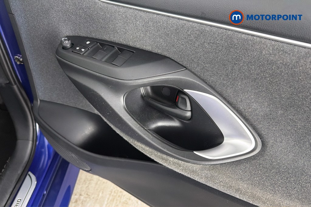 Toyota Yaris Design Automatic Petrol-Electric Hybrid Hatchback - Stock Number (1643296) - 42nd supplementary image