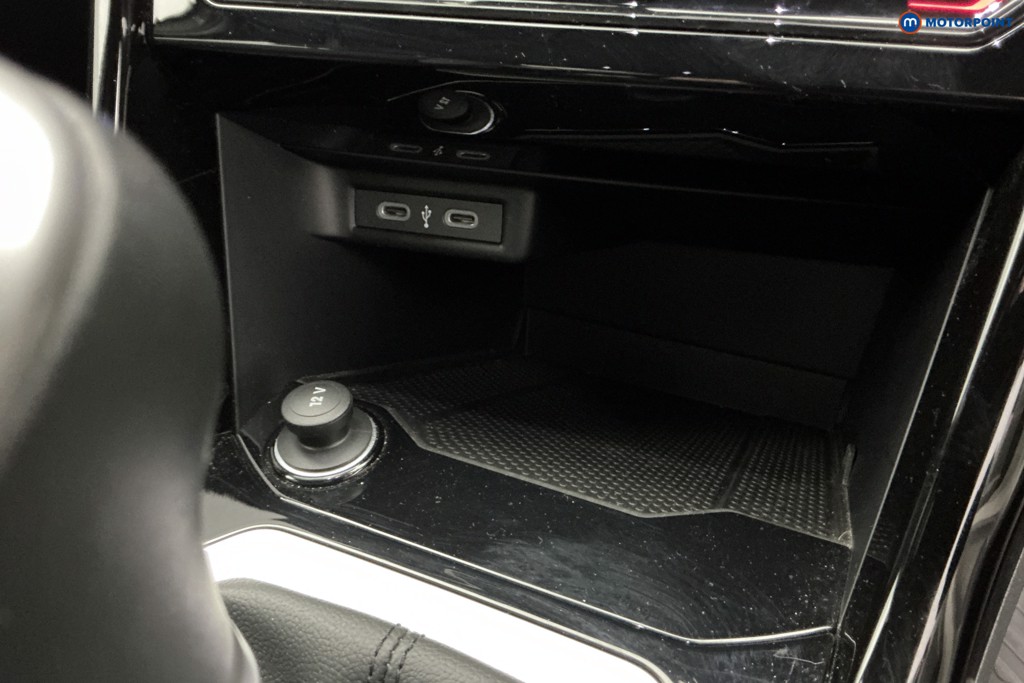 Volkswagen T-Roc R-Line Manual Petrol SUV - Stock Number (1643583) - 16th supplementary image