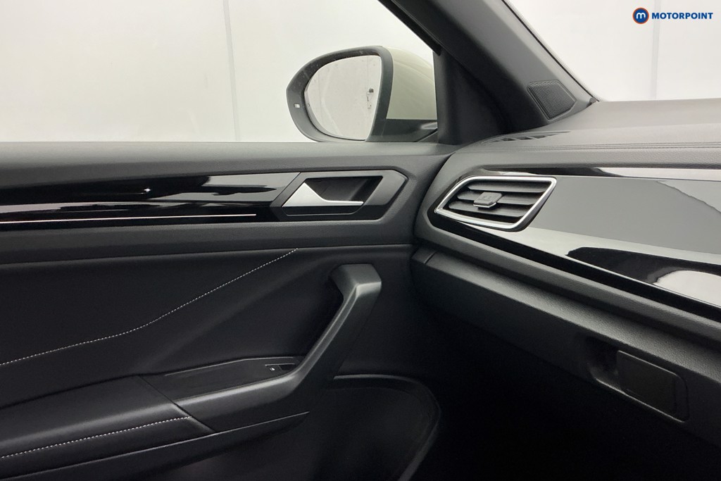 Volkswagen T-Roc R-Line Manual Petrol SUV - Stock Number (1643583) - 19th supplementary image