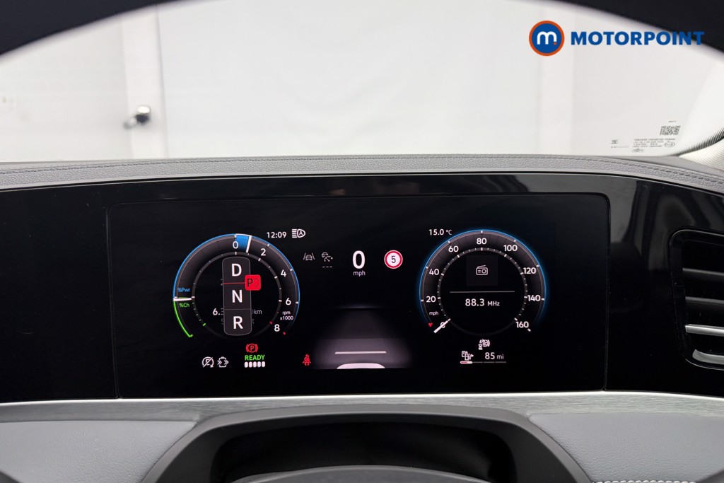 Volkswagen Passat Life Automatic Petrol Plug-In Hybrid Estate - Stock Number (1643782) - 9th supplementary image
