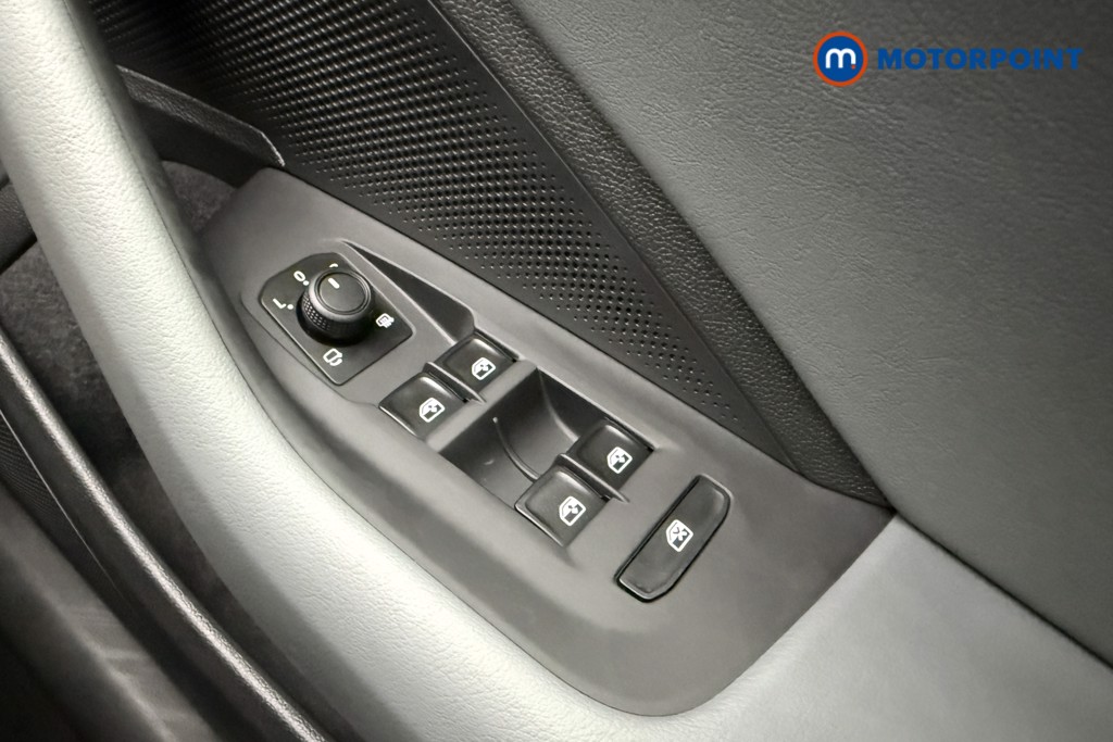 Volkswagen Passat Life Automatic Petrol Plug-In Hybrid Estate - Stock Number (1643782) - 17th supplementary image