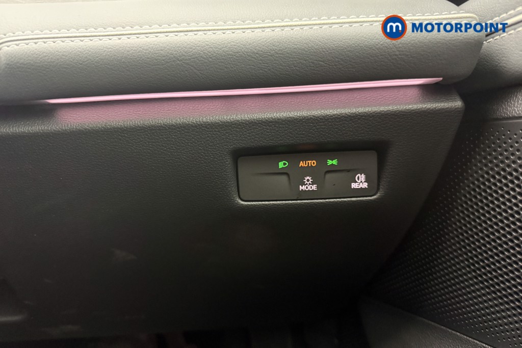 Volkswagen Passat Life Automatic Petrol Plug-In Hybrid Estate - Stock Number (1643782) - 18th supplementary image