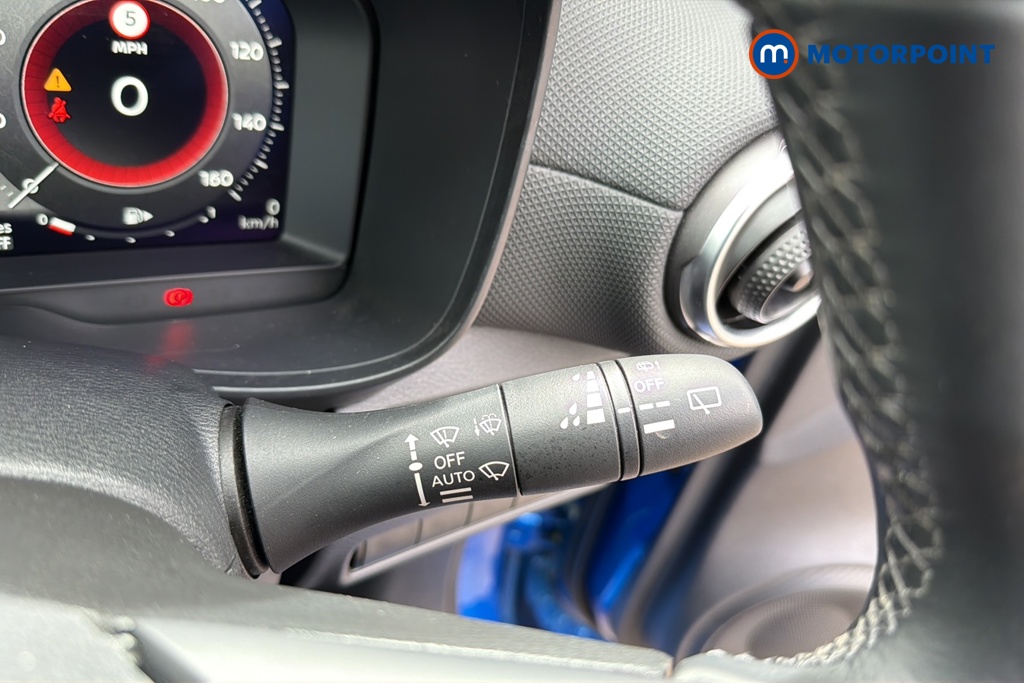 Nissan Juke N-Connecta Automatic Petrol-Electric Hybrid SUV - Stock Number (1644129) - 6th supplementary image