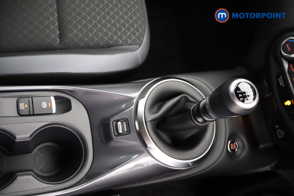 Nissan Juke N-Connecta Manual Petrol SUV - Stock Number (1644261) - 8th supplementary image