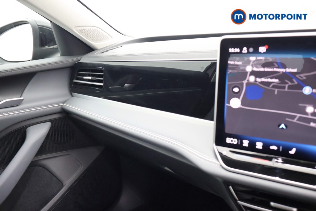 Volkswagen Passat Life Automatic Petrol Plug-In Hybrid Estate - Stock Number (1645473) - 9th supplementary image