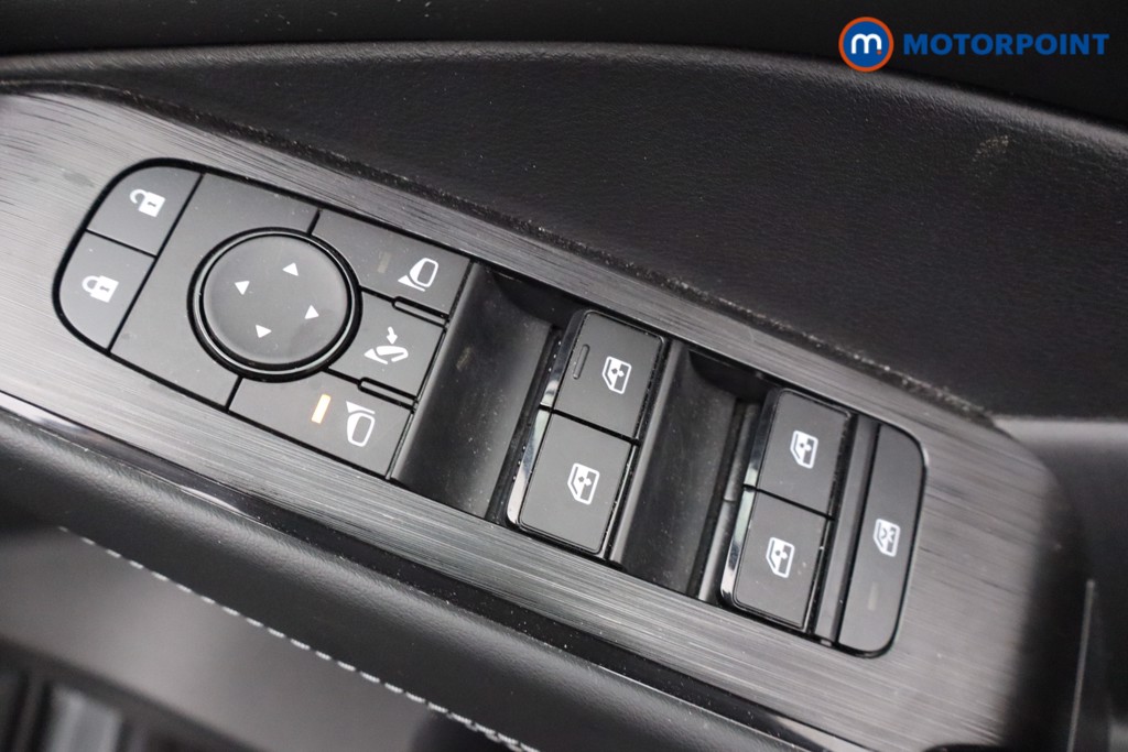 Nissan Qashqai N-Connecta Automatic Petrol-Electric Hybrid SUV - Stock Number (1645705) - 3rd supplementary image