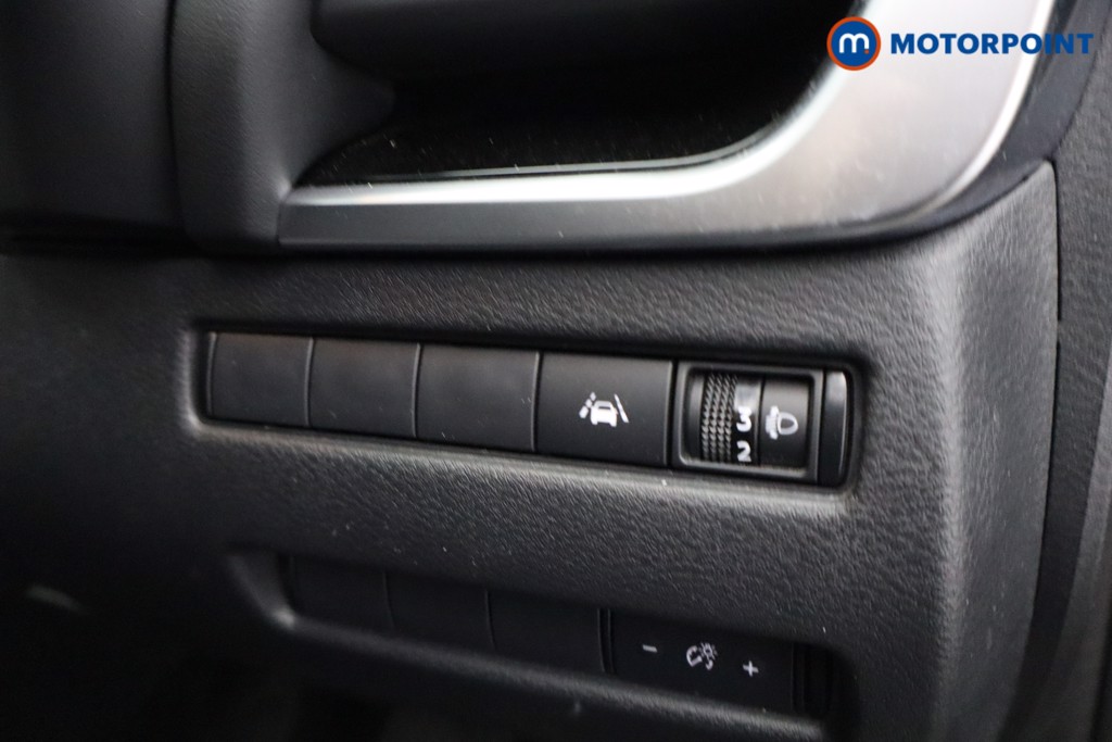 Nissan Qashqai N-Connecta Automatic Petrol-Electric Hybrid SUV - Stock Number (1645705) - 4th supplementary image