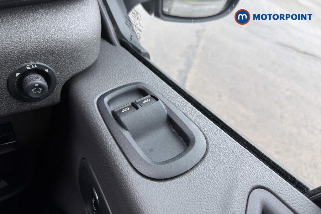 Ford Transit Limited Automatic Diesel Medium Roof Van - Stock Number (1640309) - 20th supplementary image