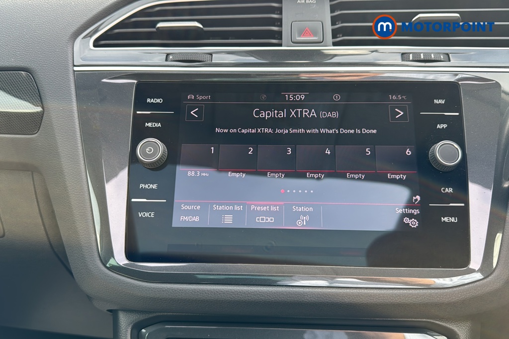 Volkswagen Tiguan Elegance Automatic Petrol SUV - Stock Number (1641322) - 8th supplementary image