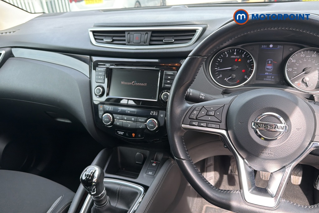 Nissan Qashqai Acenta Premium Manual Petrol SUV - Stock Number (1643337) - 1st supplementary image