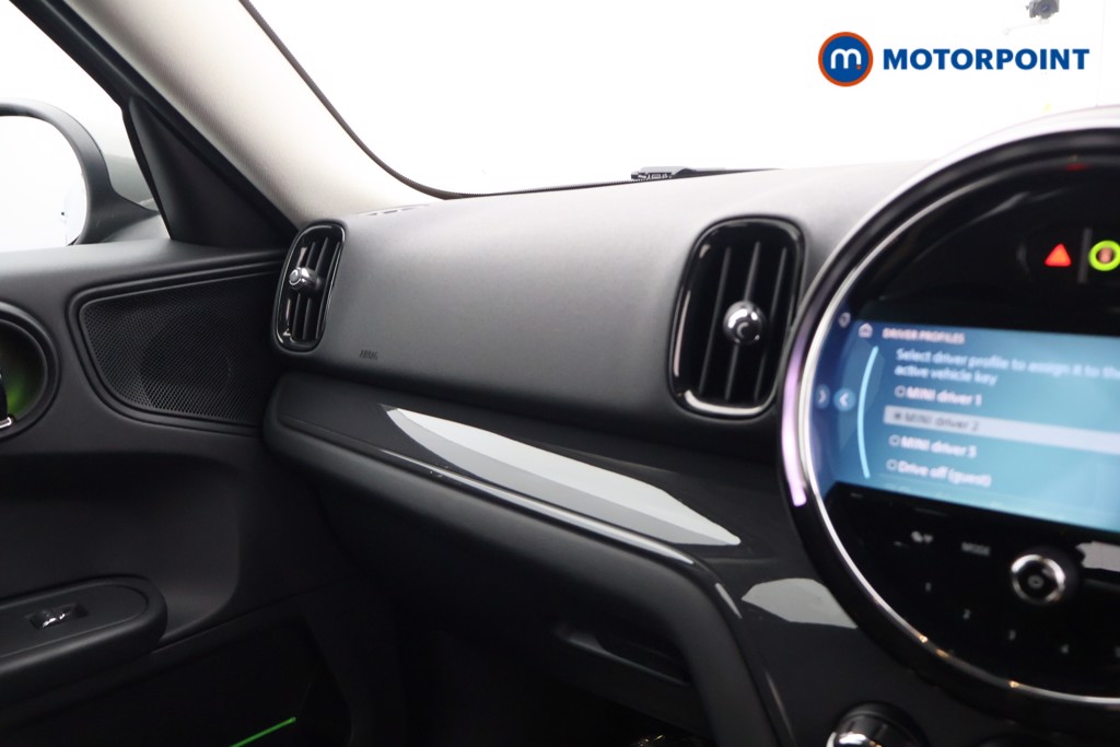 Mini Countryman Cooper Classic Manual Petrol SUV - Stock Number (1643990) - 9th supplementary image
