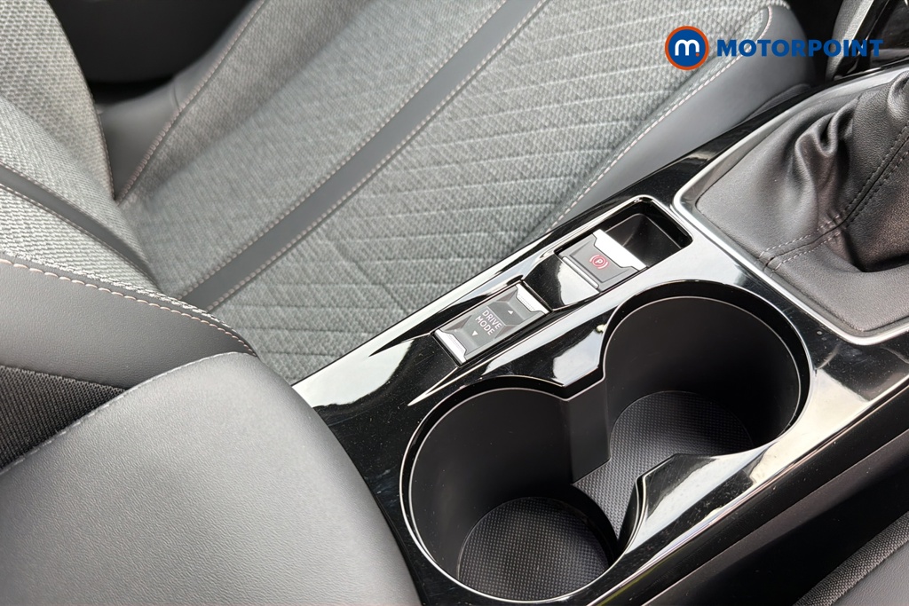 Peugeot 2008 Allure Manual Petrol SUV - Stock Number (1644490) - 16th supplementary image