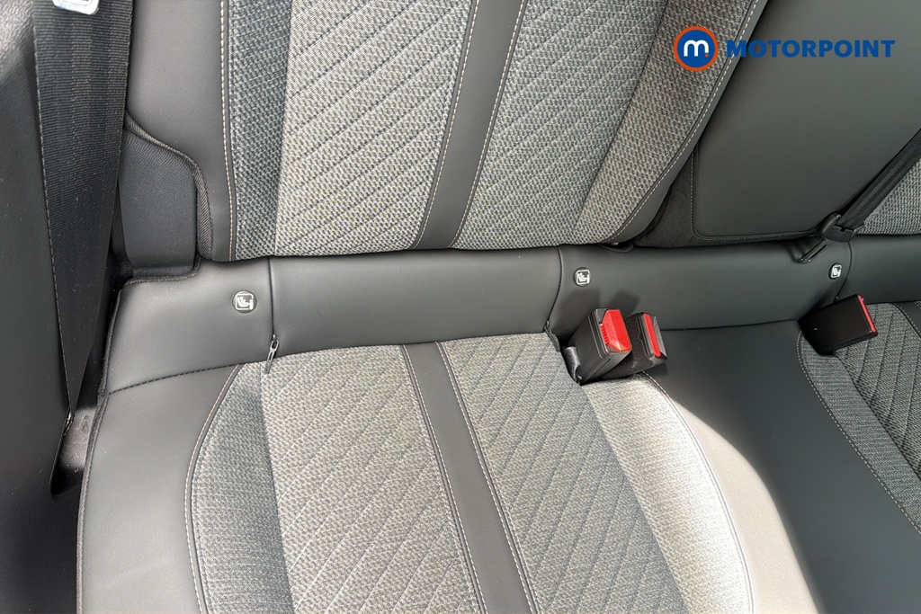 Peugeot 2008 Allure Manual Petrol SUV - Stock Number (1644826) - 27th supplementary image