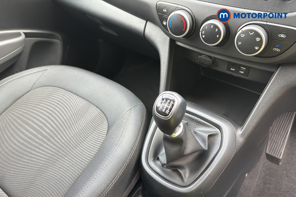 Hyundai I10 Play Manual Petrol Hatchback - Stock Number (1644857) - 15th supplementary image