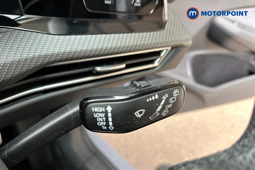 Volkswagen Golf R-Line Manual Petrol Hatchback - Stock Number (1645604) - 6th supplementary image