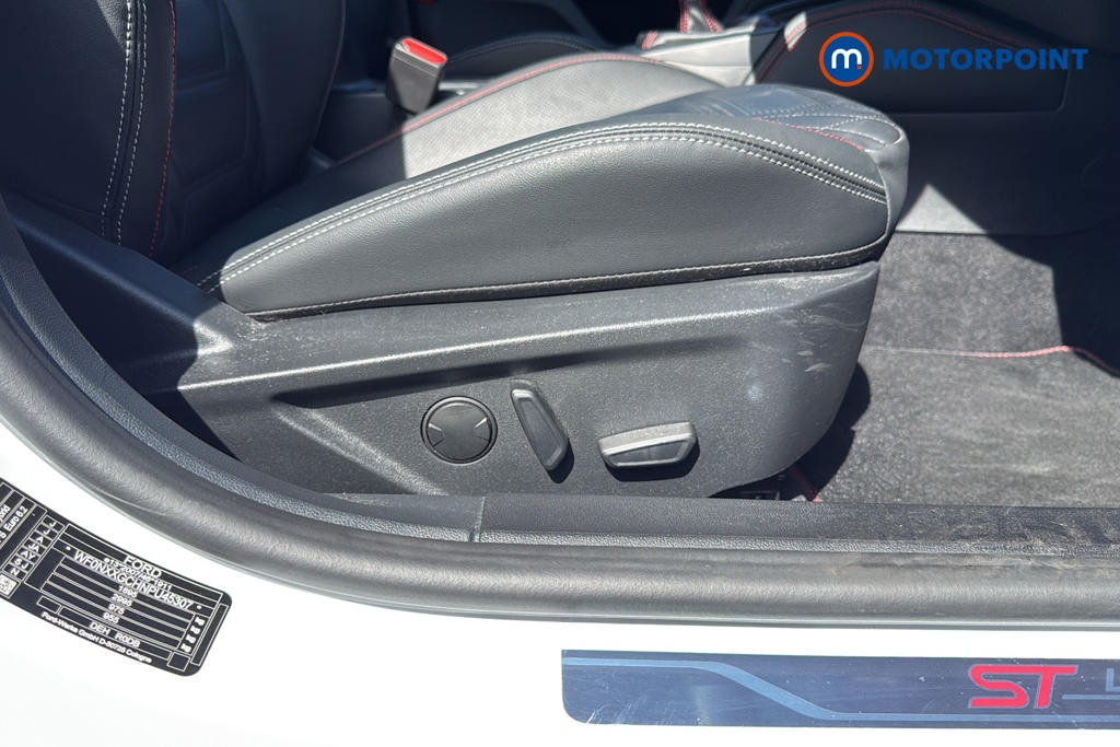 Ford Focus St-Line X Manual Petrol Hatchback - Stock Number (1636146) - 23rd supplementary image