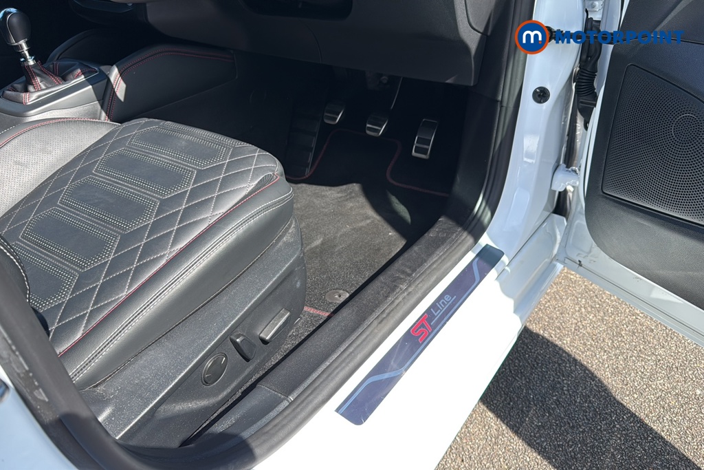 Ford Focus St-Line X Manual Petrol Hatchback - Stock Number (1636146) - 24th supplementary image