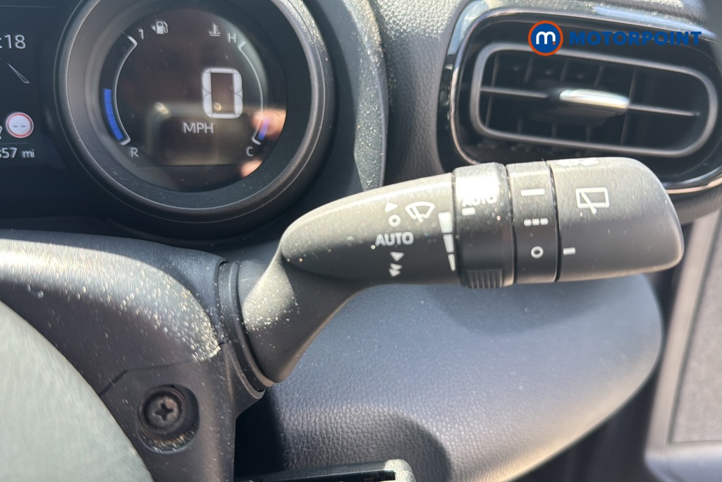 Toyota Yaris Design Automatic Petrol-Electric Hybrid Hatchback - Stock Number (1639294) - 6th supplementary image