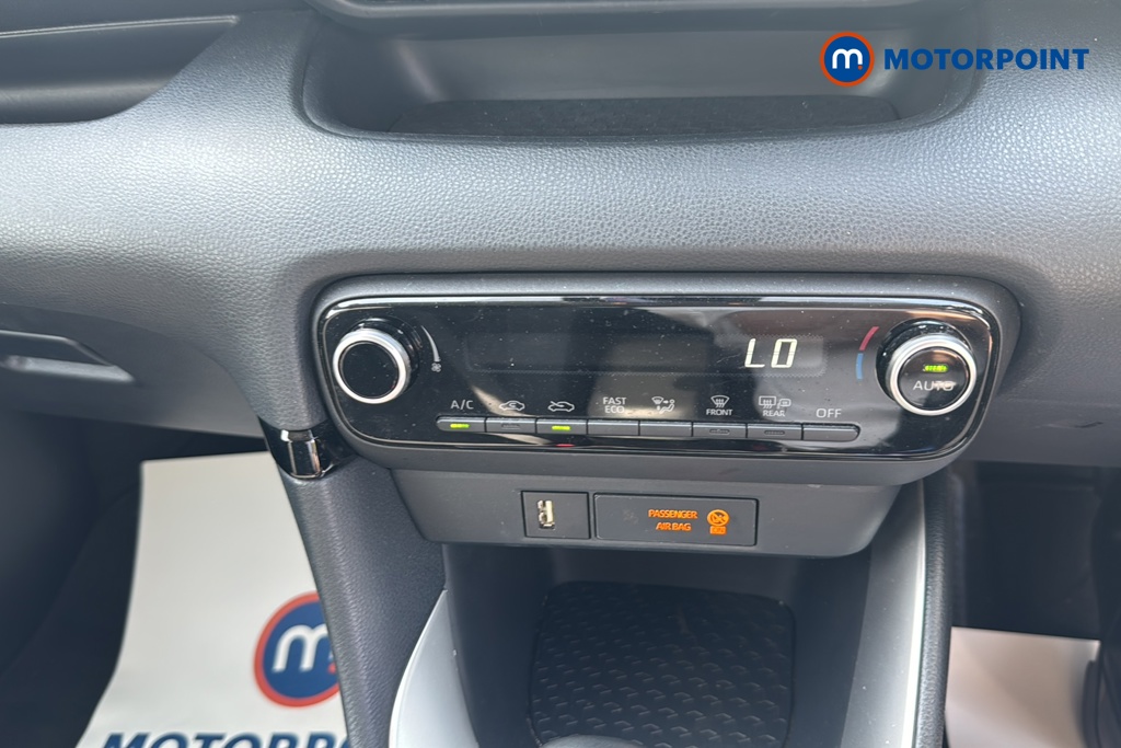 Toyota Yaris Design Automatic Petrol-Electric Hybrid Hatchback - Stock Number (1639294) - 12th supplementary image