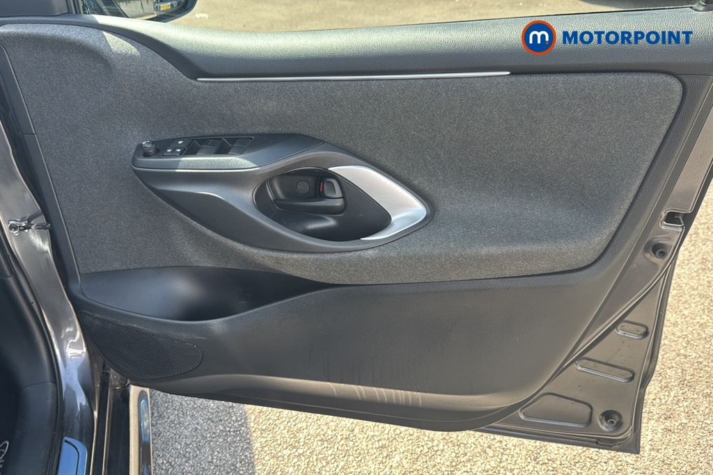 Toyota Yaris Design Automatic Petrol-Electric Hybrid Hatchback - Stock Number (1639294) - 18th supplementary image