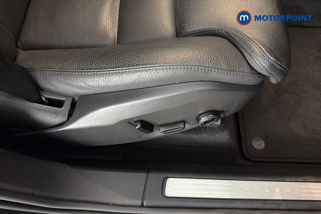 Volvo Xc60 Plus Automatic Diesel SUV - Stock Number (1642191) - 25th supplementary image