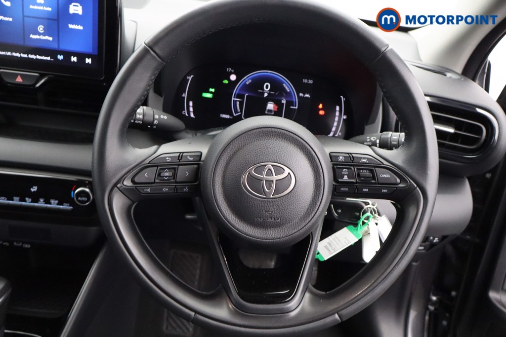 Toyota Yaris Design Automatic Petrol-Electric Hybrid Hatchback - Stock Number (1644698) - 2nd supplementary image