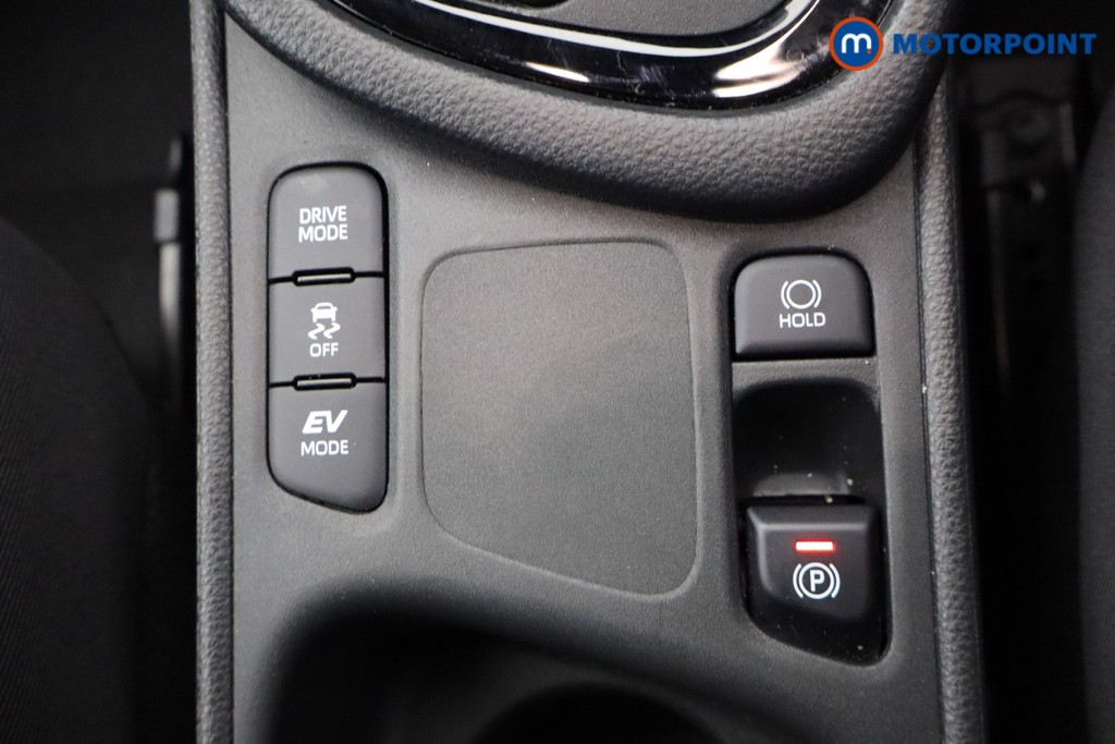 Toyota Yaris Design Automatic Petrol-Electric Hybrid Hatchback - Stock Number (1644698) - 9th supplementary image