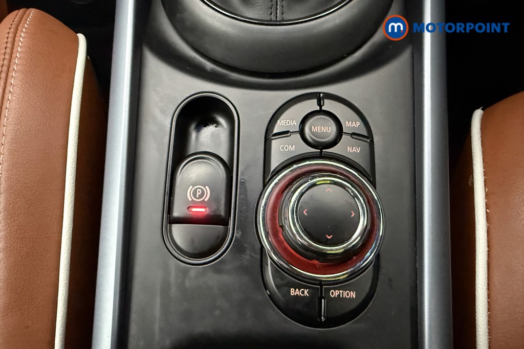 Mini Clubman Cooper Exclusive Automatic Petrol Estate - Stock Number (1645577) - 16th supplementary image