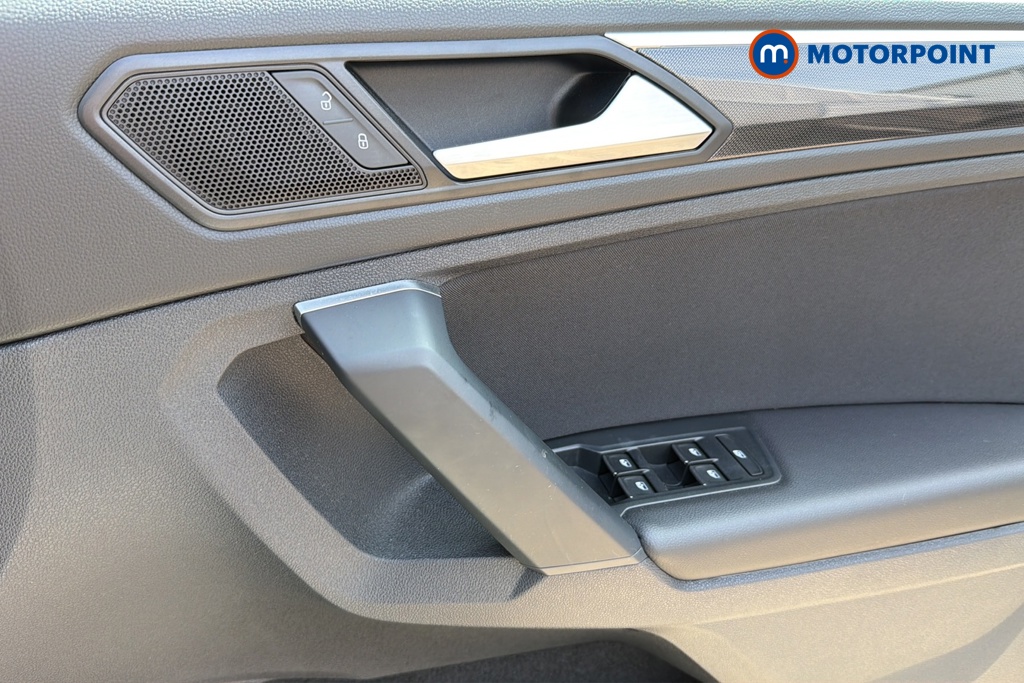 Volkswagen Tiguan Elegance Automatic Petrol SUV - Stock Number (1646430) - 19th supplementary image