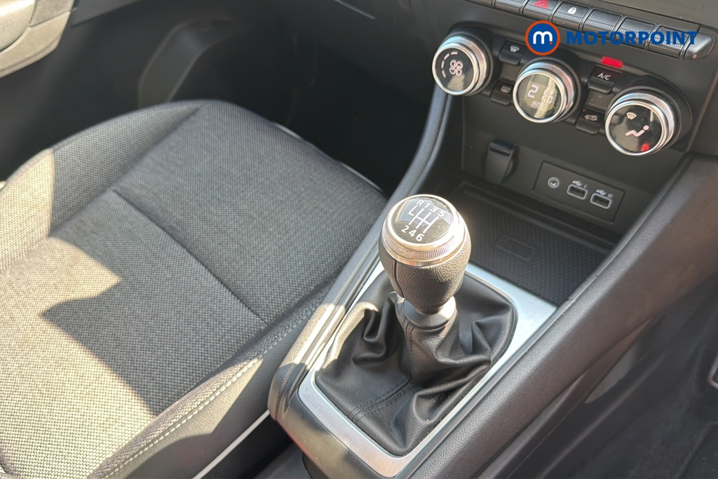 Renault Captur Techno Manual Petrol SUV - Stock Number (1642369) - 15th supplementary image