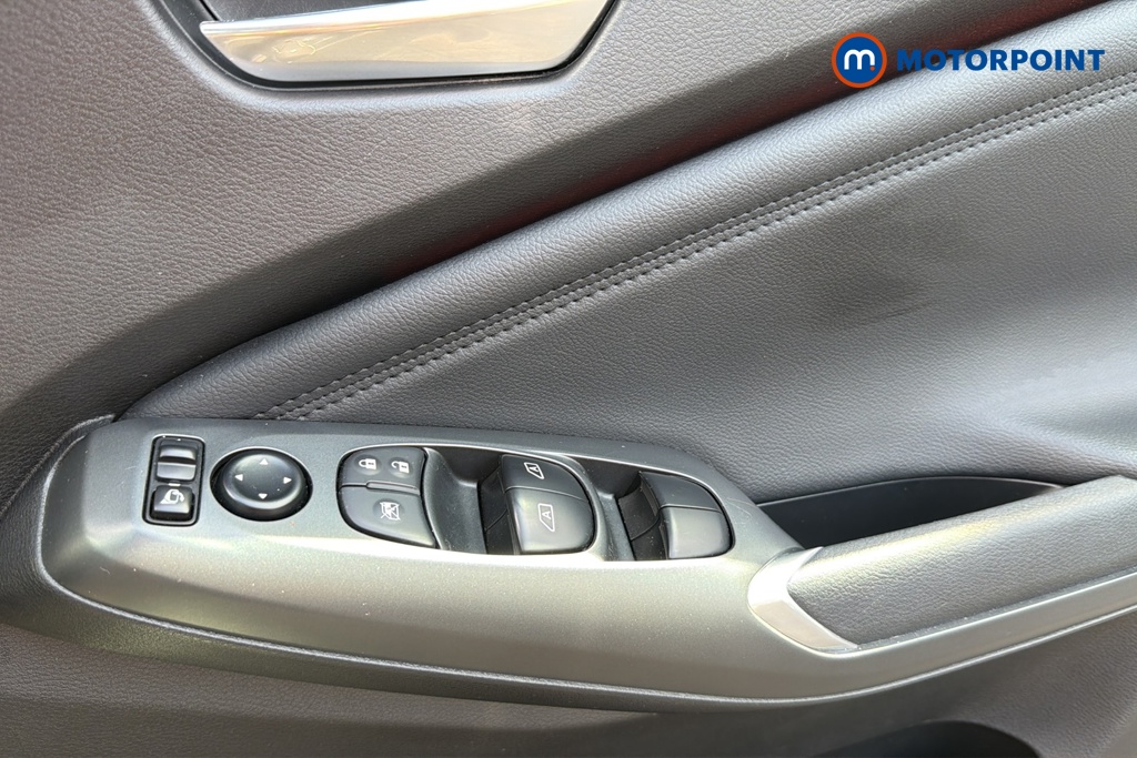 Nissan Juke N-Connecta Automatic Petrol SUV - Stock Number (1642435) - 19th supplementary image