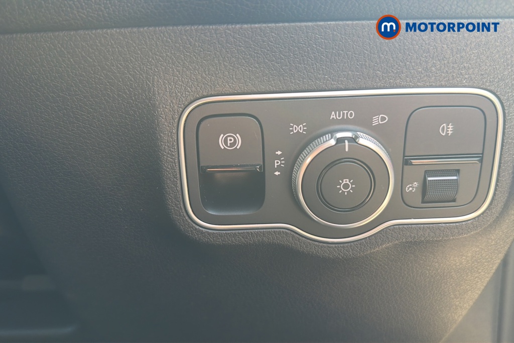 Mercedes-Benz GLB Amg Line Automatic Petrol SUV - Stock Number (1642657) - 11th supplementary image